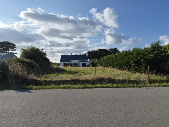 Terrain constructible à vendre à Groix – Emplacement idéal et potentiel de division