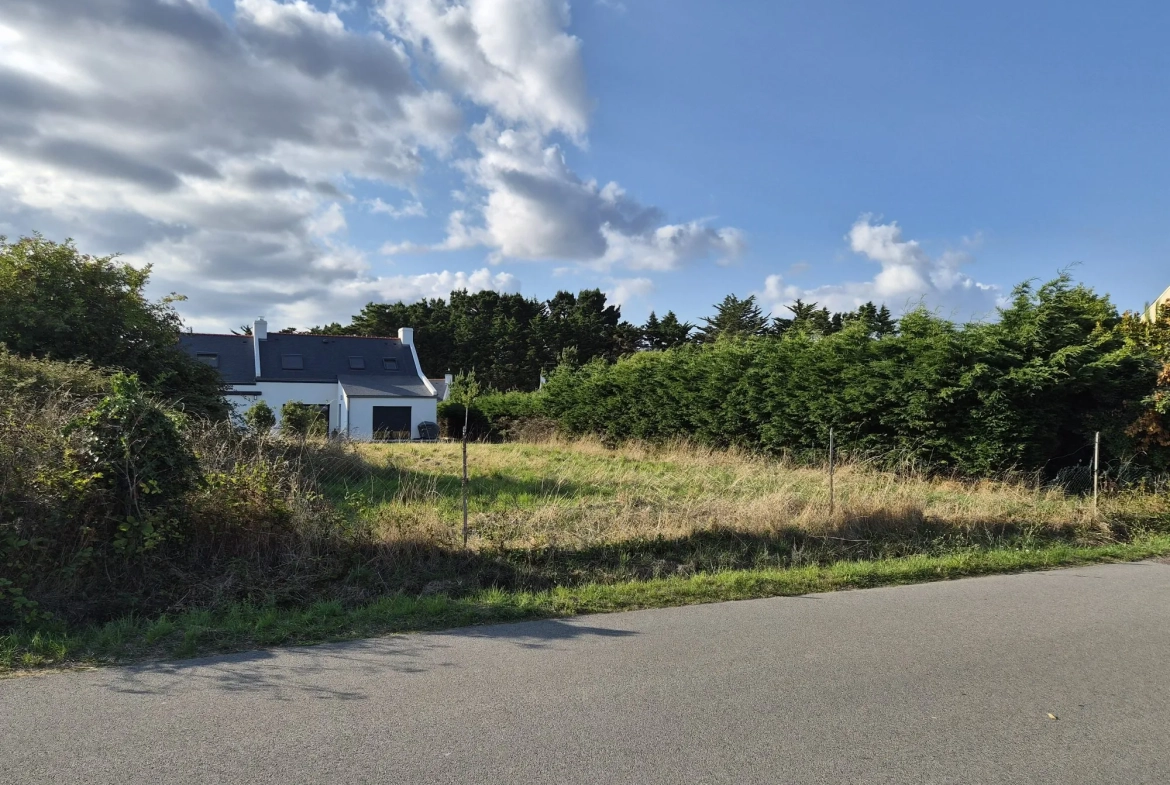 Terrain constructible à vendre à Groix – Emplacement idéal et potentiel de division 