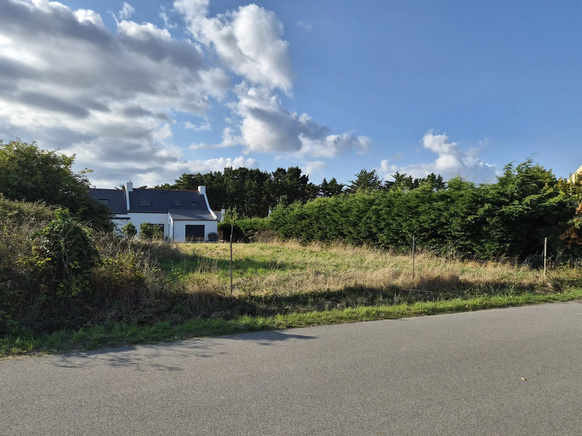 Terrain constructible à vendre à Groix – Emplacement idéal et potentiel de division 