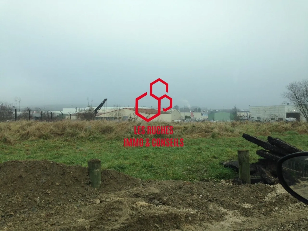 Terrain constructible à vendre à Charny, 220 m² dans un environnement calme