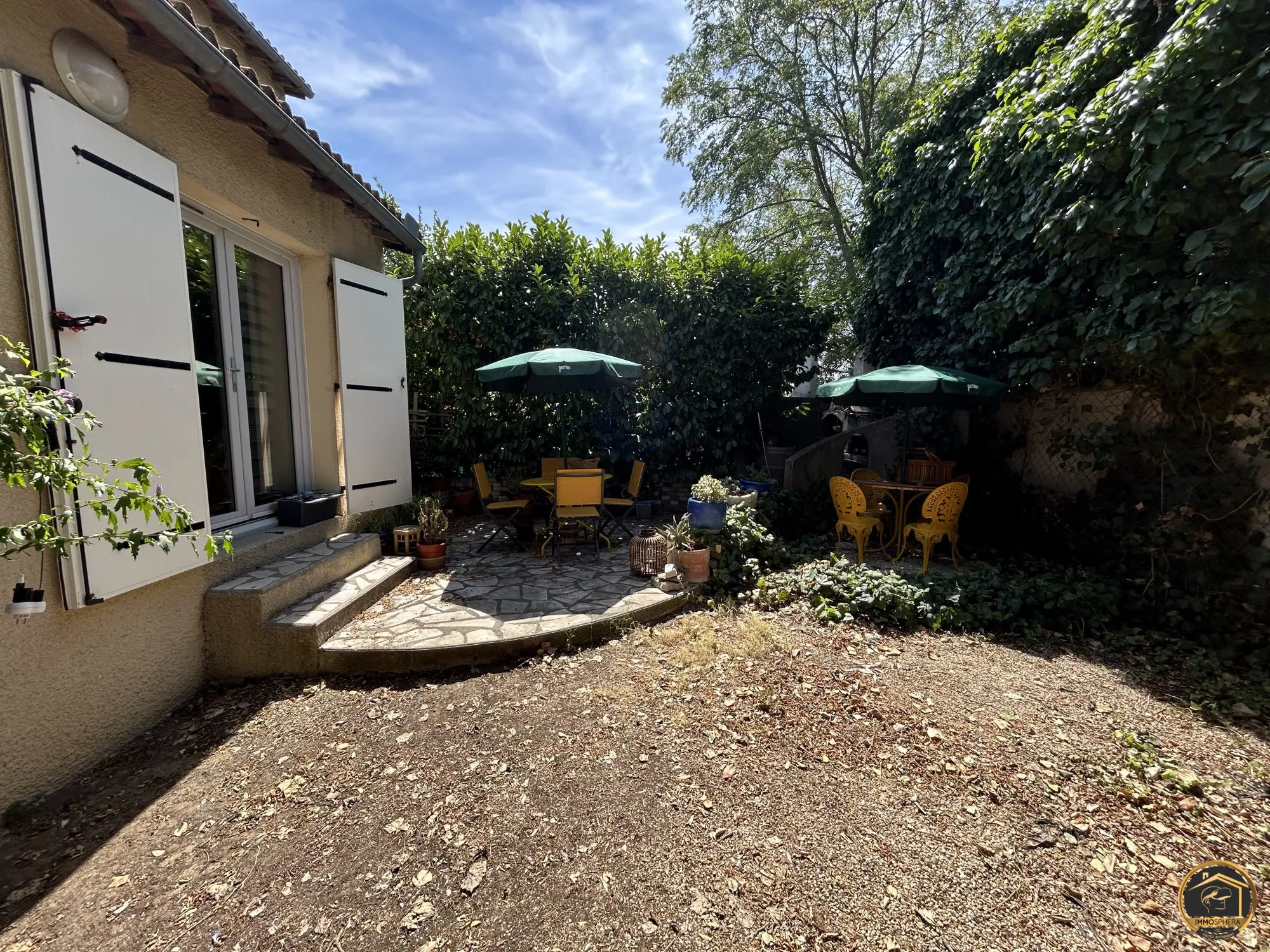 Charmante maison de ville à vendre avec jardin et garage à Carcassonne 