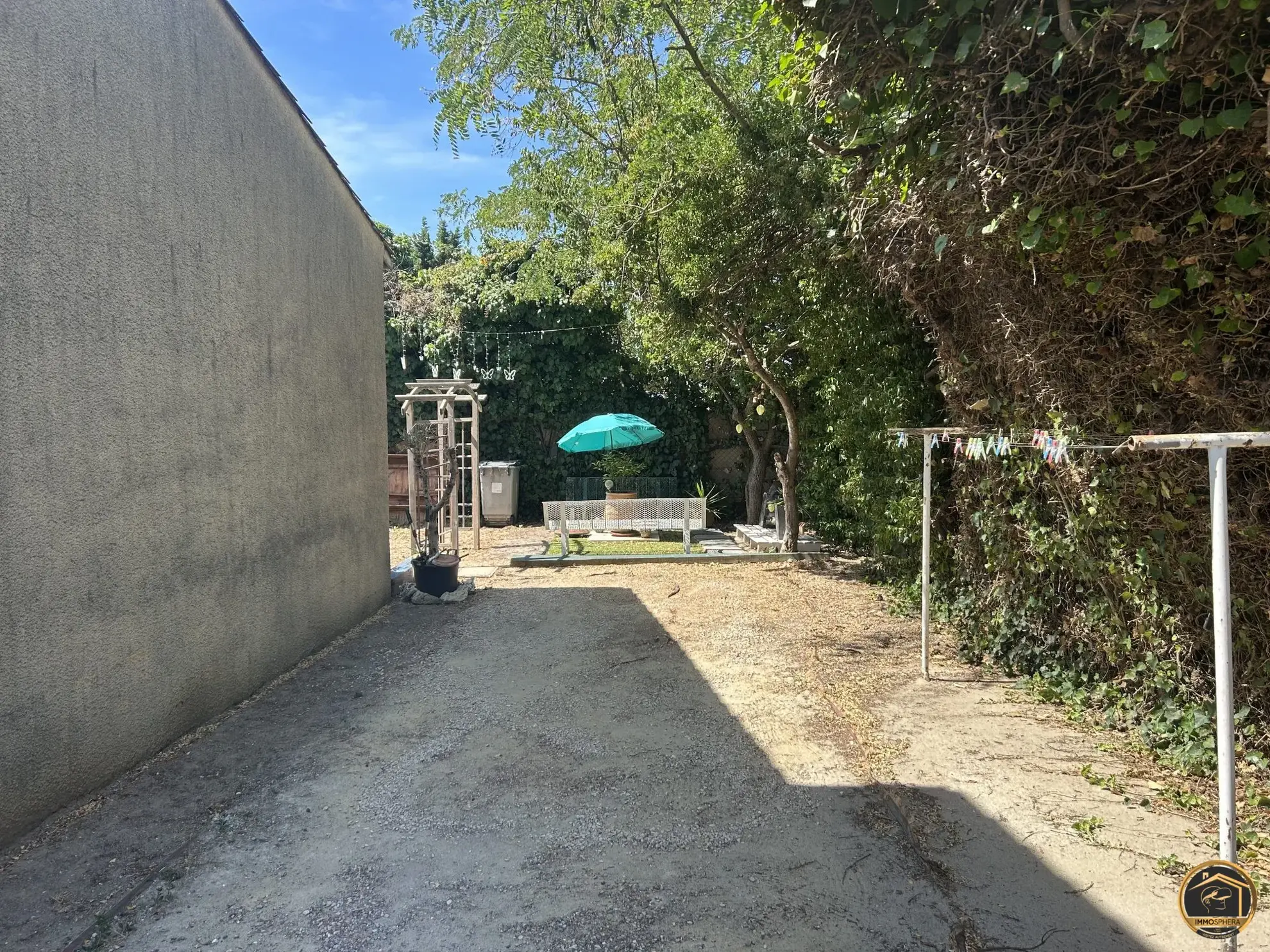 Charmante maison de ville à vendre avec jardin et garage à Carcassonne 