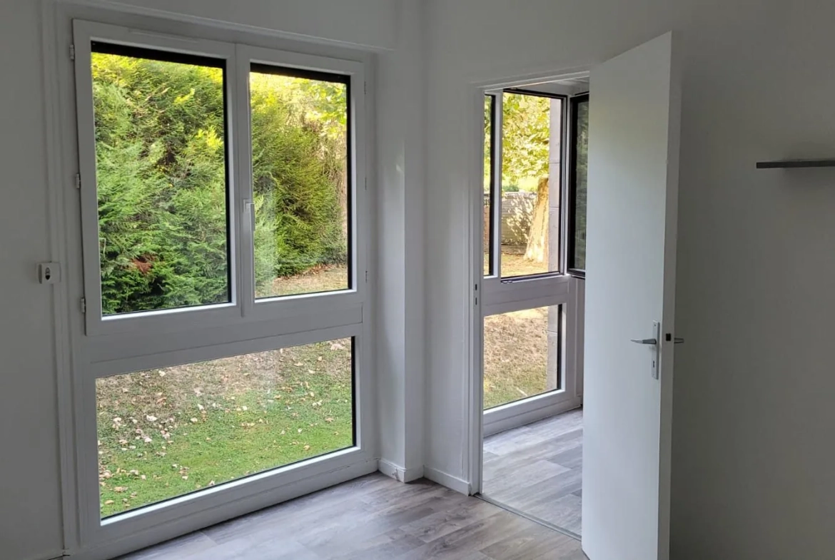 Appartement T1/2 rénové à vendre à Fontenay-le-Fleury proche commodités 
