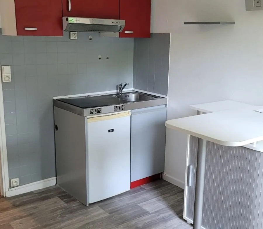 Appartement T1/2 rénové à vendre à Fontenay-le-Fleury proche commodités 