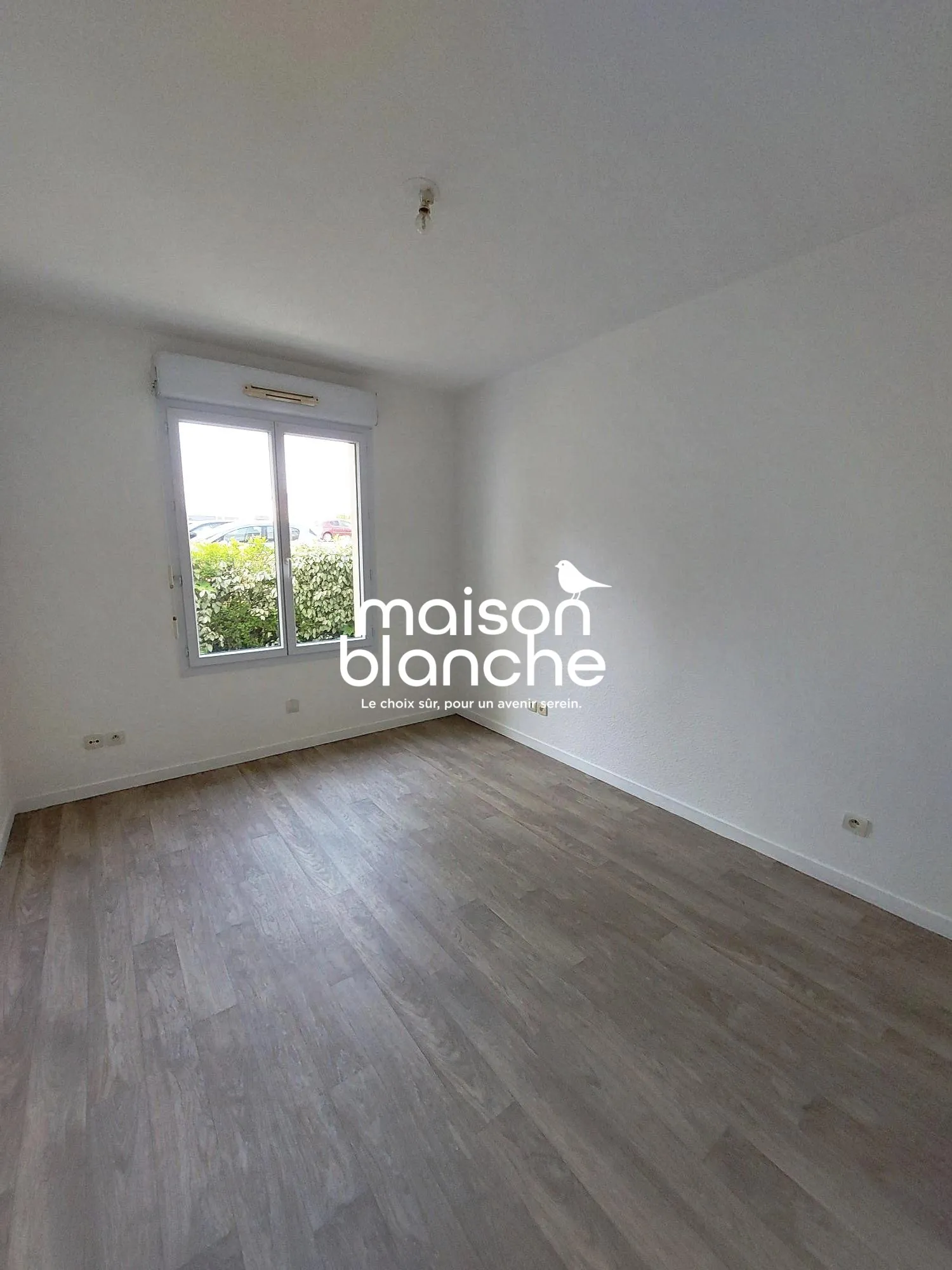 Chambre Appartement T2 lumineux à vendre à Parthenay — Loges, 45 m² avec terrasse 