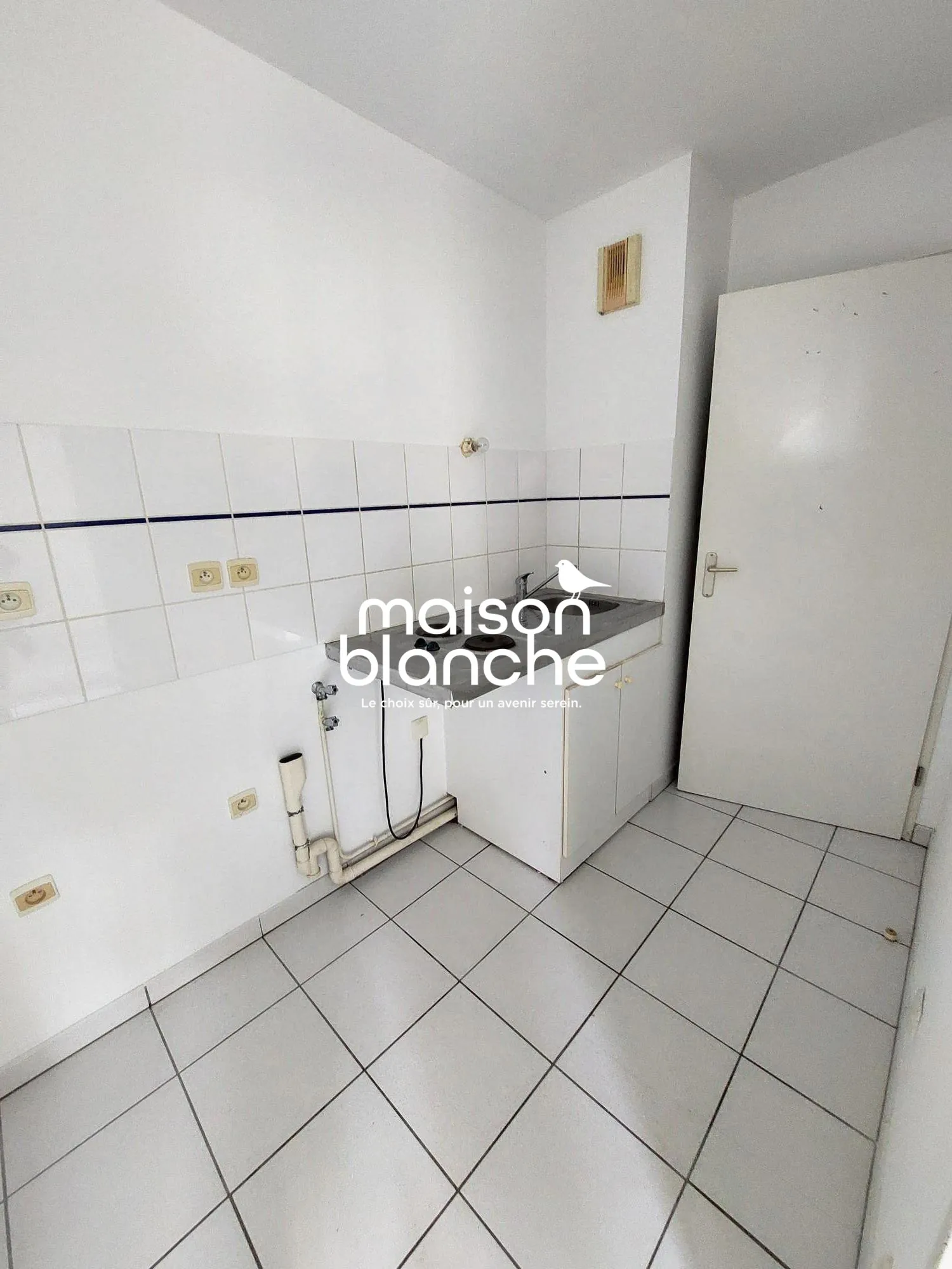 Cuisine Appartement T2 lumineux à vendre à Parthenay — Loges, 45 m² avec terrasse 