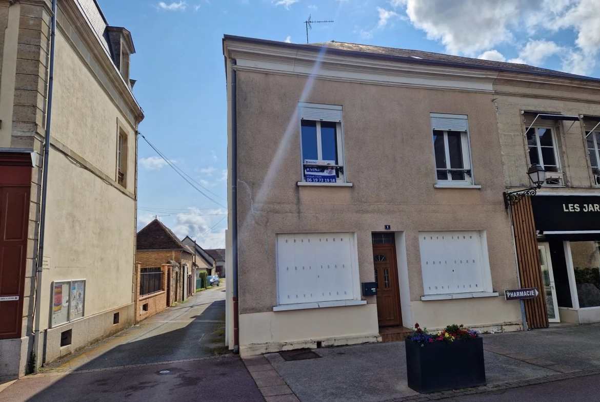 Maison à vendre au centre de Marolles-les-Braults avec 3 chambres et chauffage pompe à chaleur 