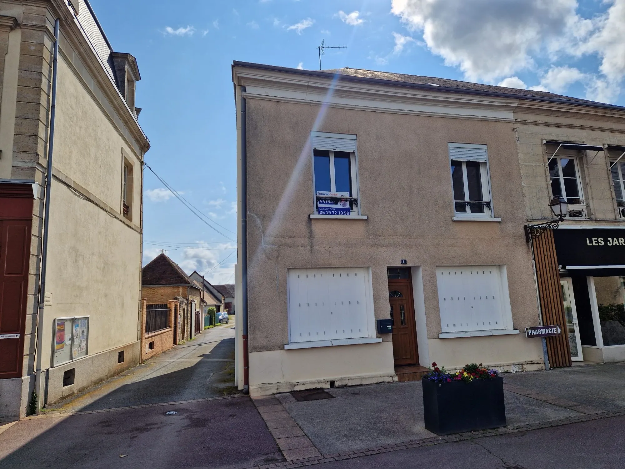 Maison à vendre au centre de Marolles-les-Braults avec 3 chambres et chauffage pompe à chaleur 