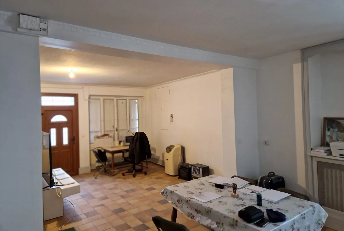 Maison à vendre au centre de Marolles-les-Braults avec 3 chambres et chauffage pompe à chaleur 