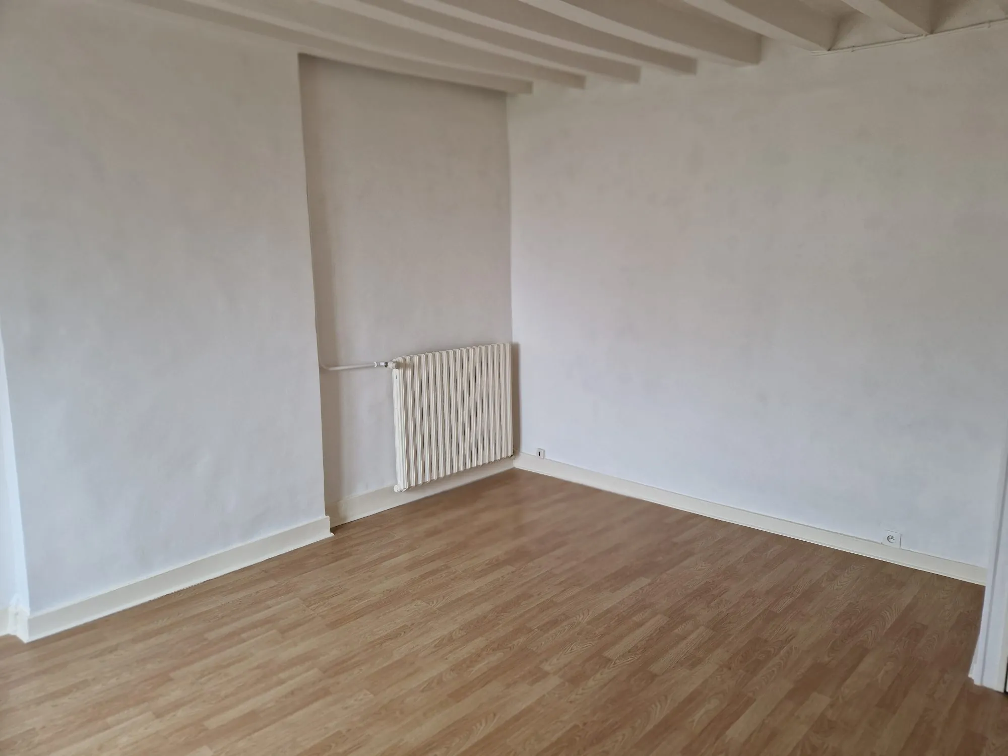 Maison à vendre au centre de Marolles-les-Braults avec 3 chambres et chauffage pompe à chaleur 