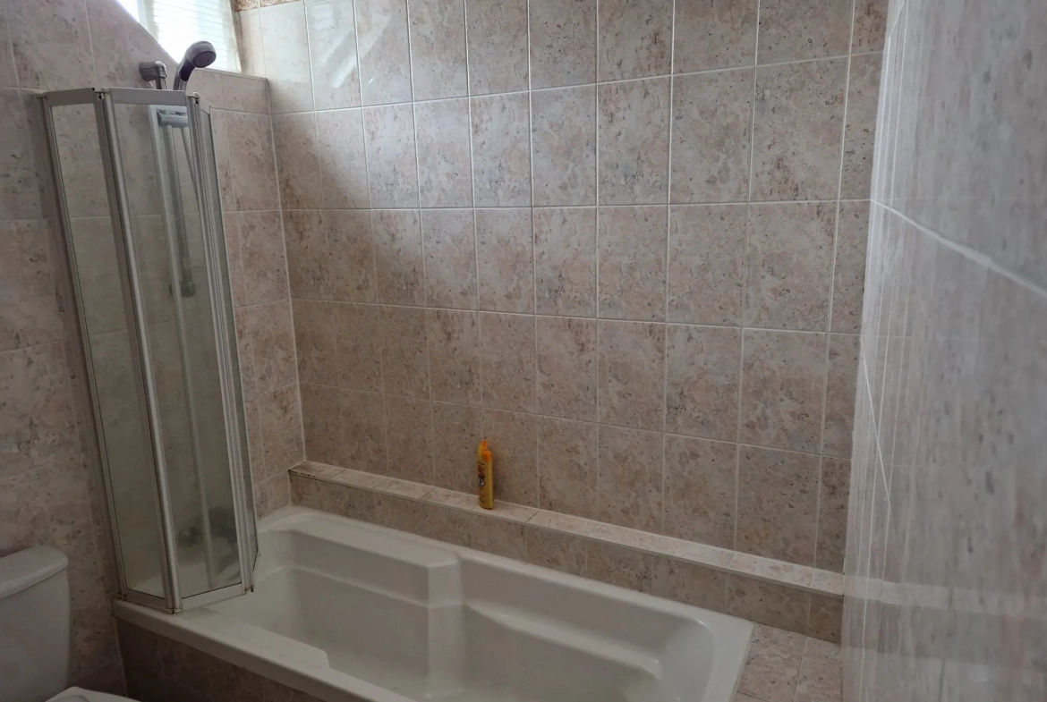 Maison à vendre au centre de Marolles-les-Braults avec 3 chambres et chauffage pompe à chaleur 