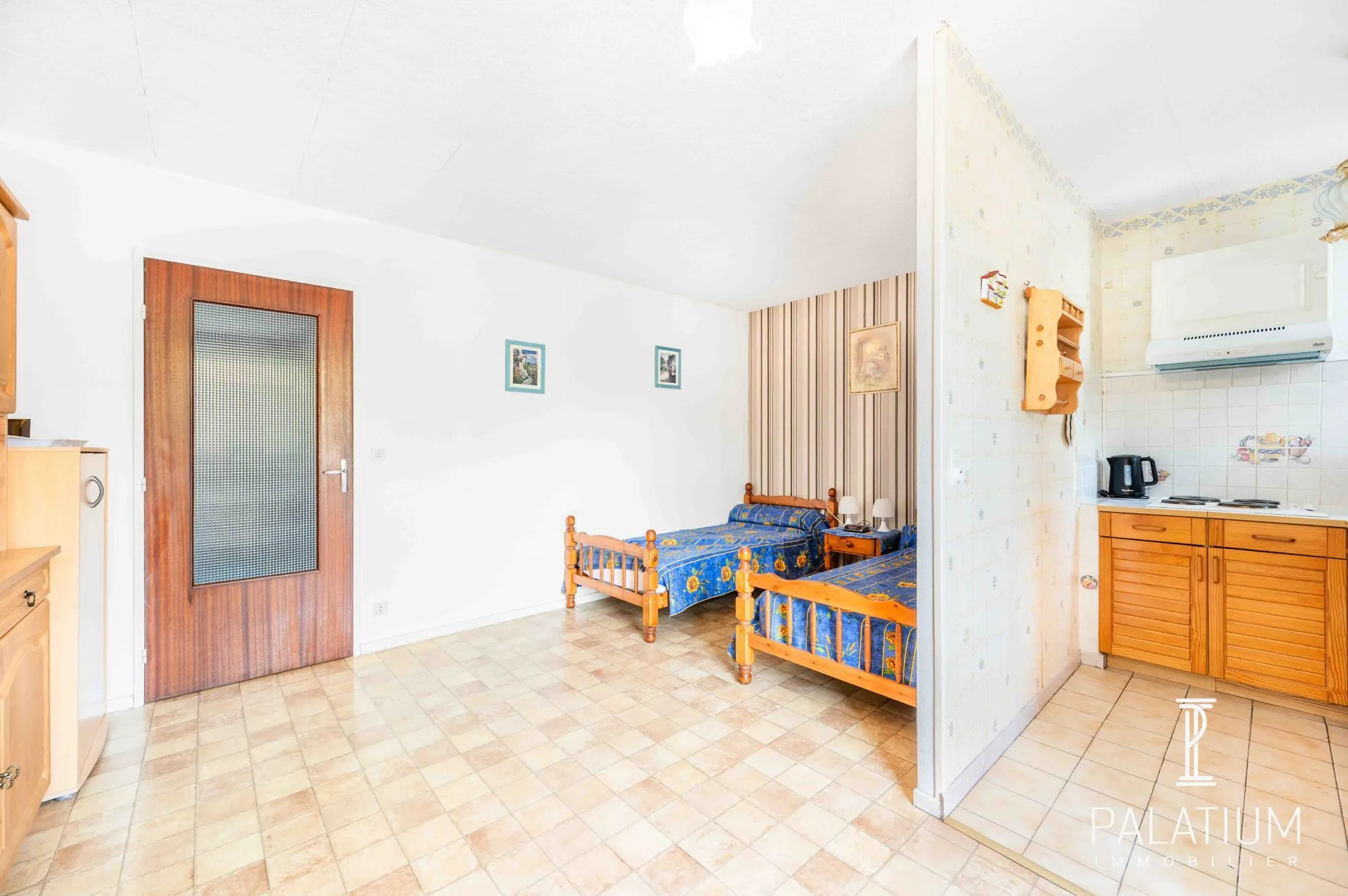 Studio à vendre à Gréoux-les-Bains avec terrasse et rendement élevé 