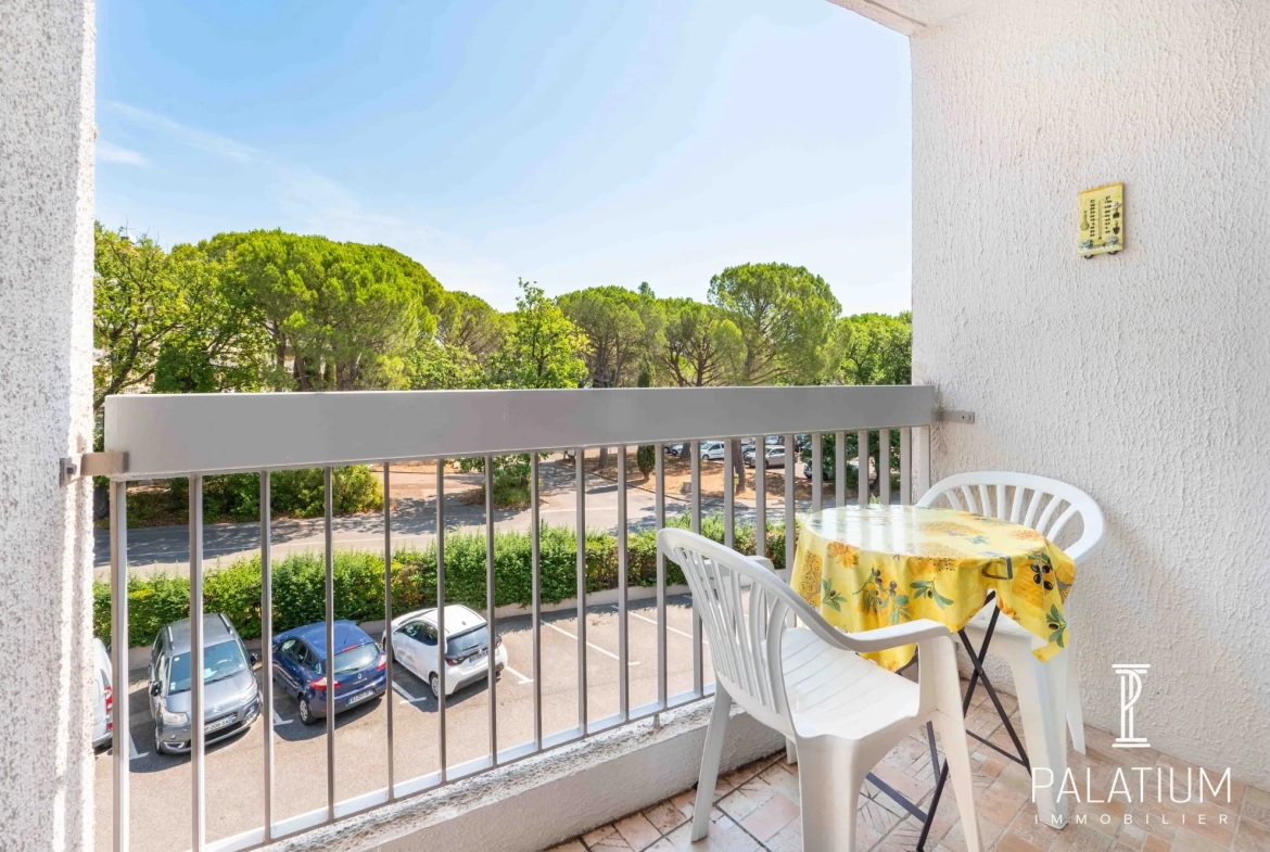 Studio à vendre à Gréoux-les-Bains avec terrasse et rendement élevé 