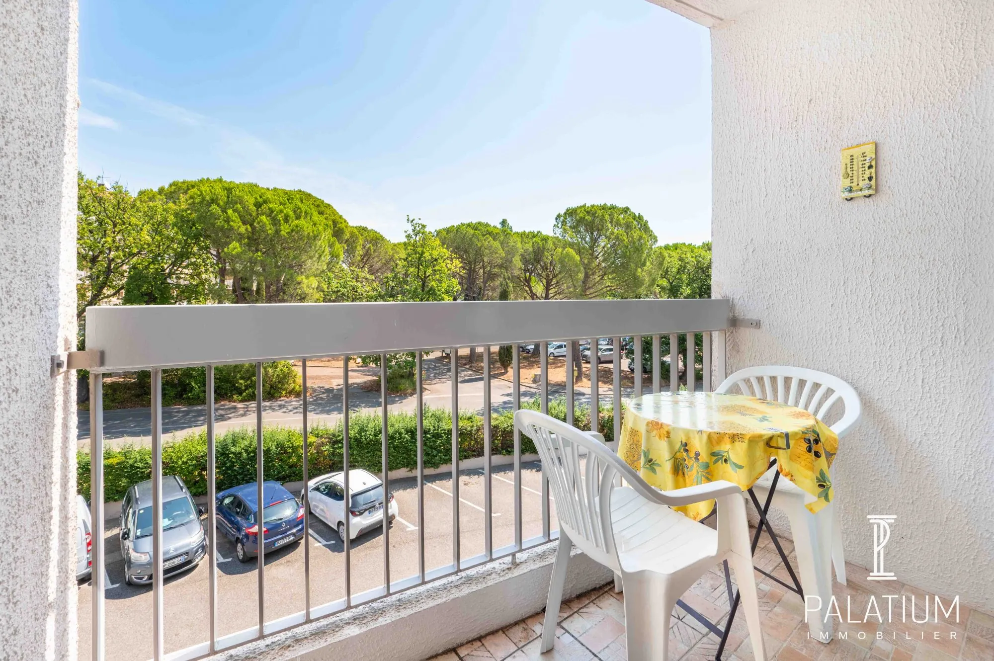 Studio à vendre à Gréoux-les-Bains avec terrasse et rendement élevé 