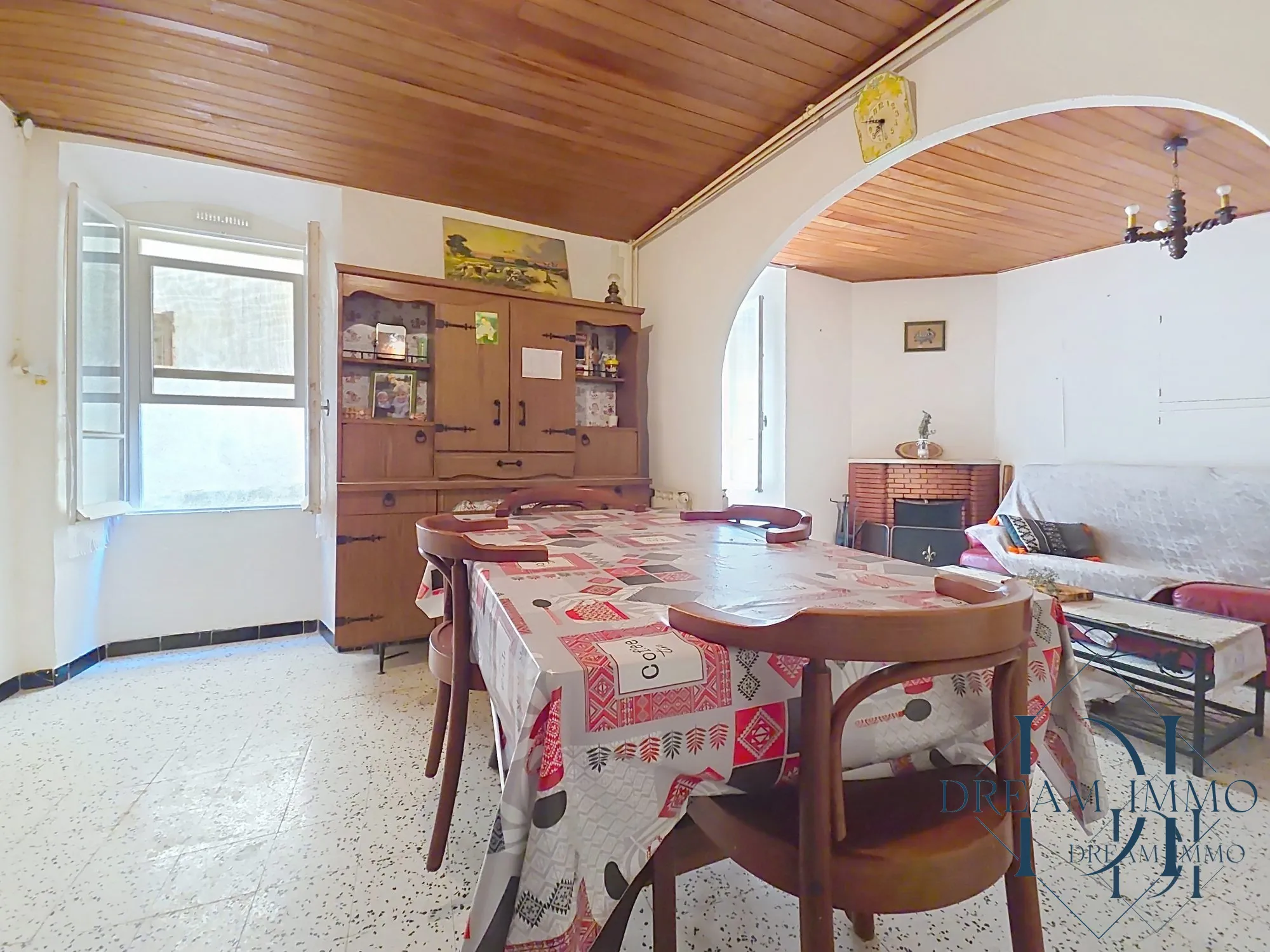 Maison de caractère à Margon avec 3 chambres et grenier aménageable 