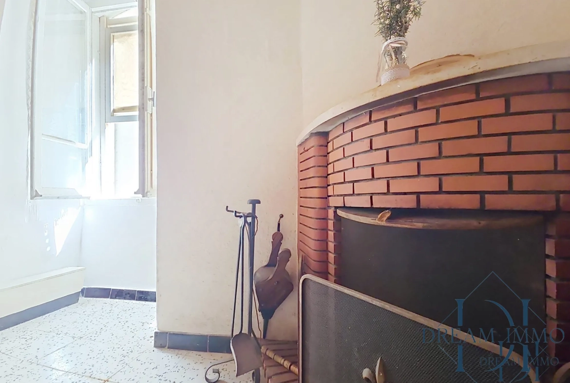 Maison de caractère à Margon avec 3 chambres et grenier aménageable 
