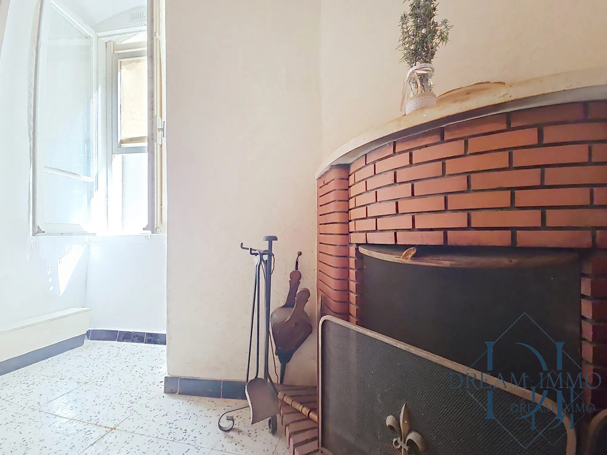 Maison de caractère à Margon avec 3 chambres et grenier aménageable 