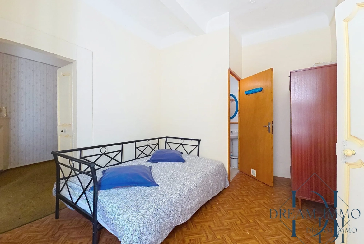 Maison de caractère à Margon avec 3 chambres et grenier aménageable 