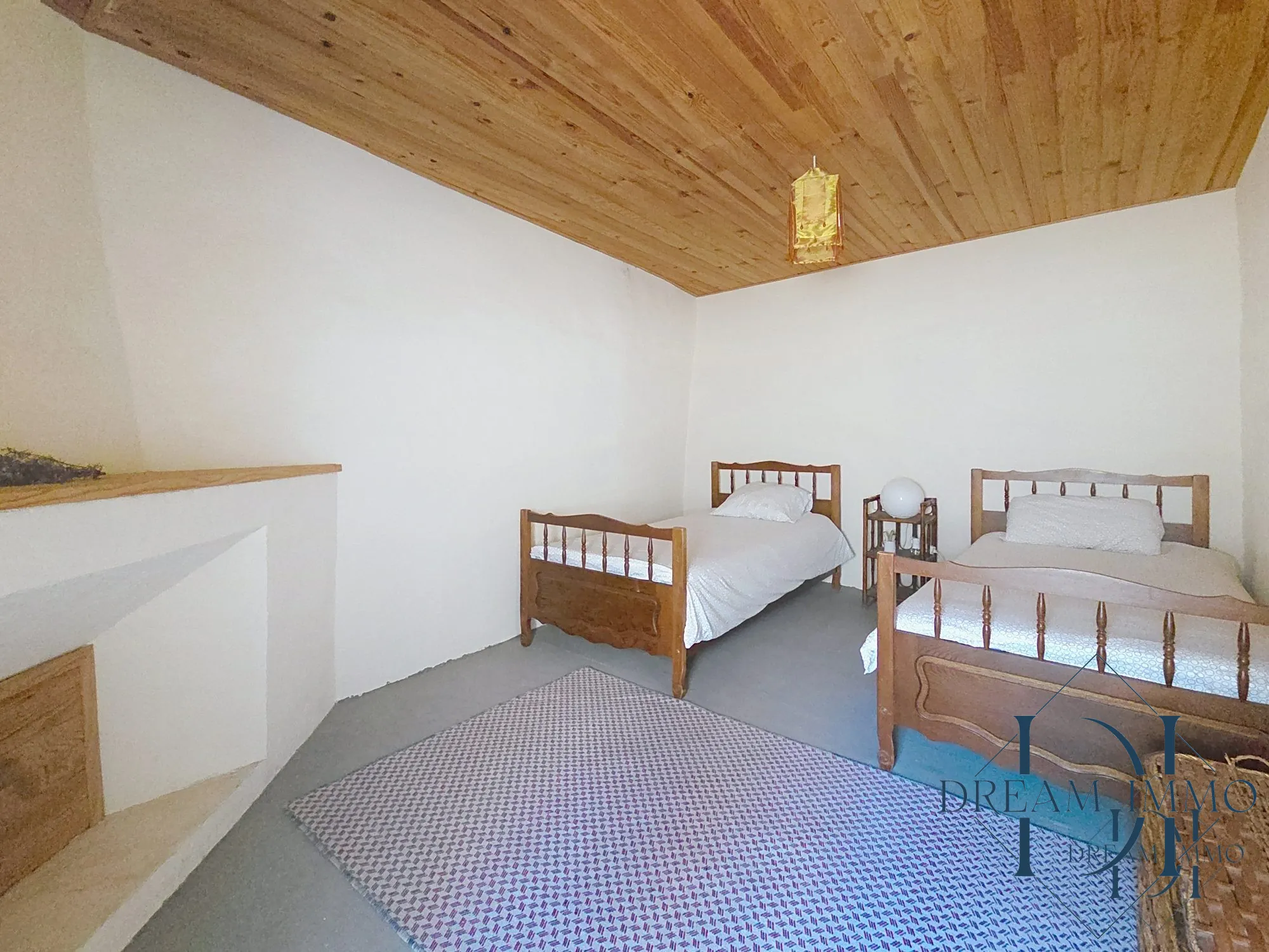 Maison de caractère à Margon avec 3 chambres et grenier aménageable 
