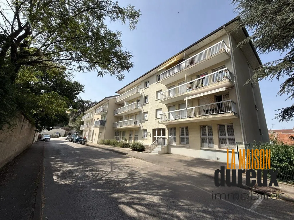 Appartement T2 à Gray proche des quais de Saône avec garage et cave 
