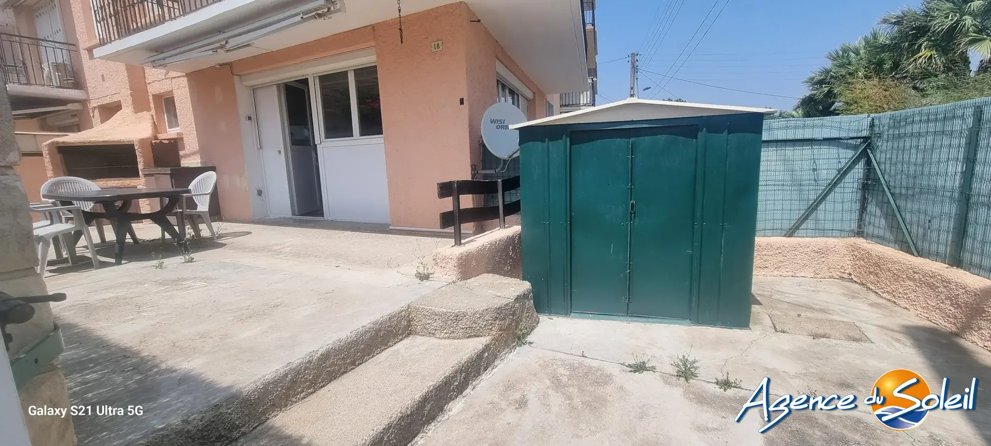 À vendre appartement T3 en rez-de-chaussée à Saint Pierre la Mer avec terrasse 