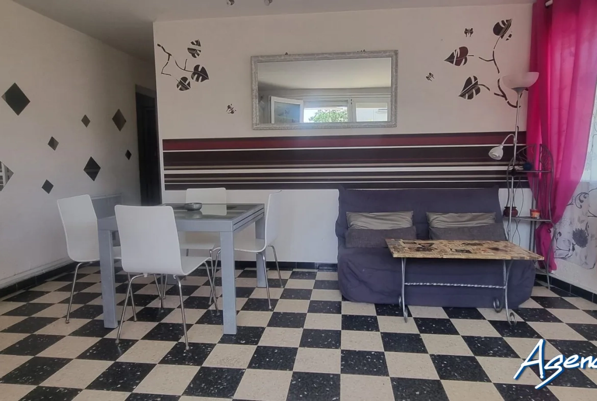 À vendre appartement T3 en rez-de-chaussée à Saint Pierre la Mer avec terrasse 