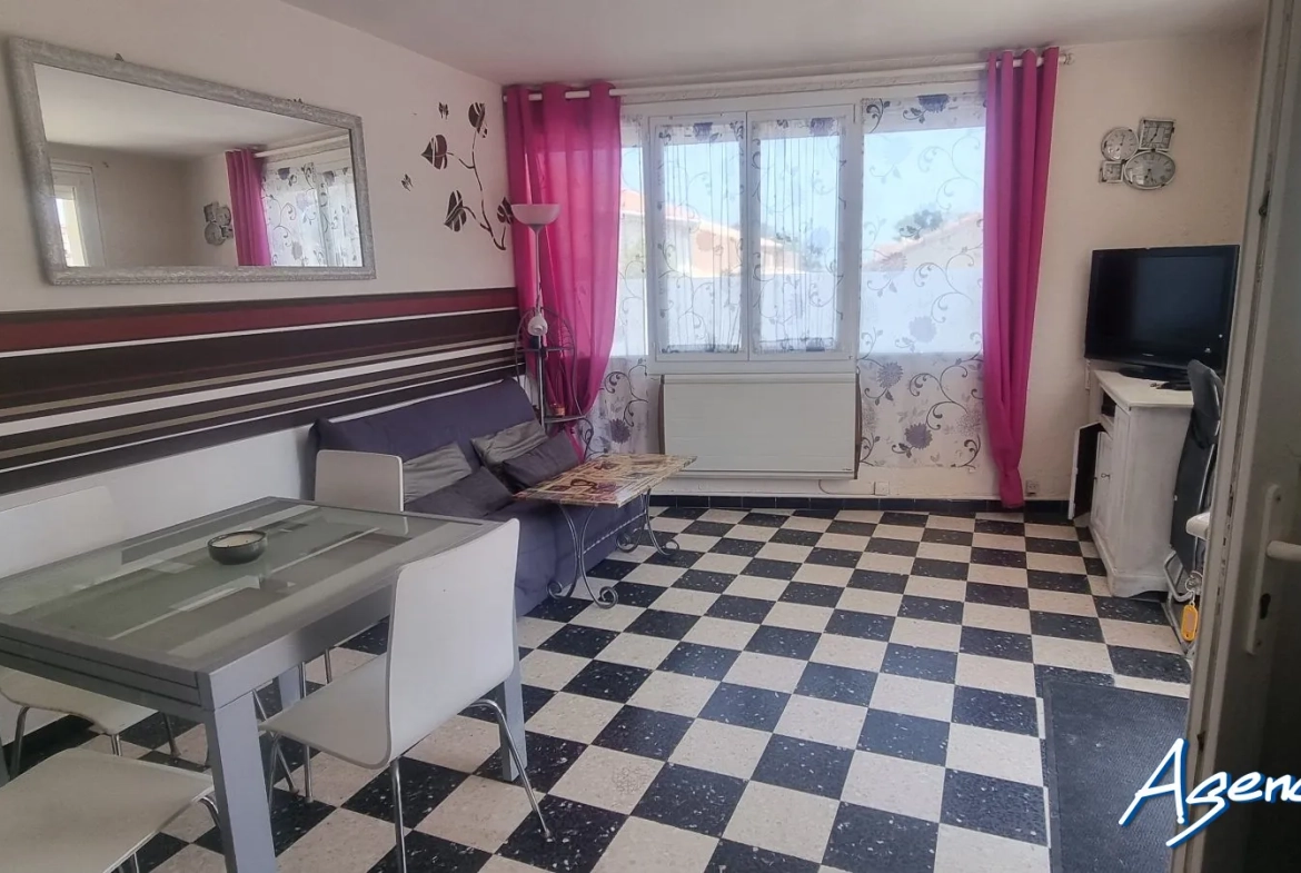 À vendre appartement T3 en rez-de-chaussée à Saint Pierre la Mer avec terrasse 