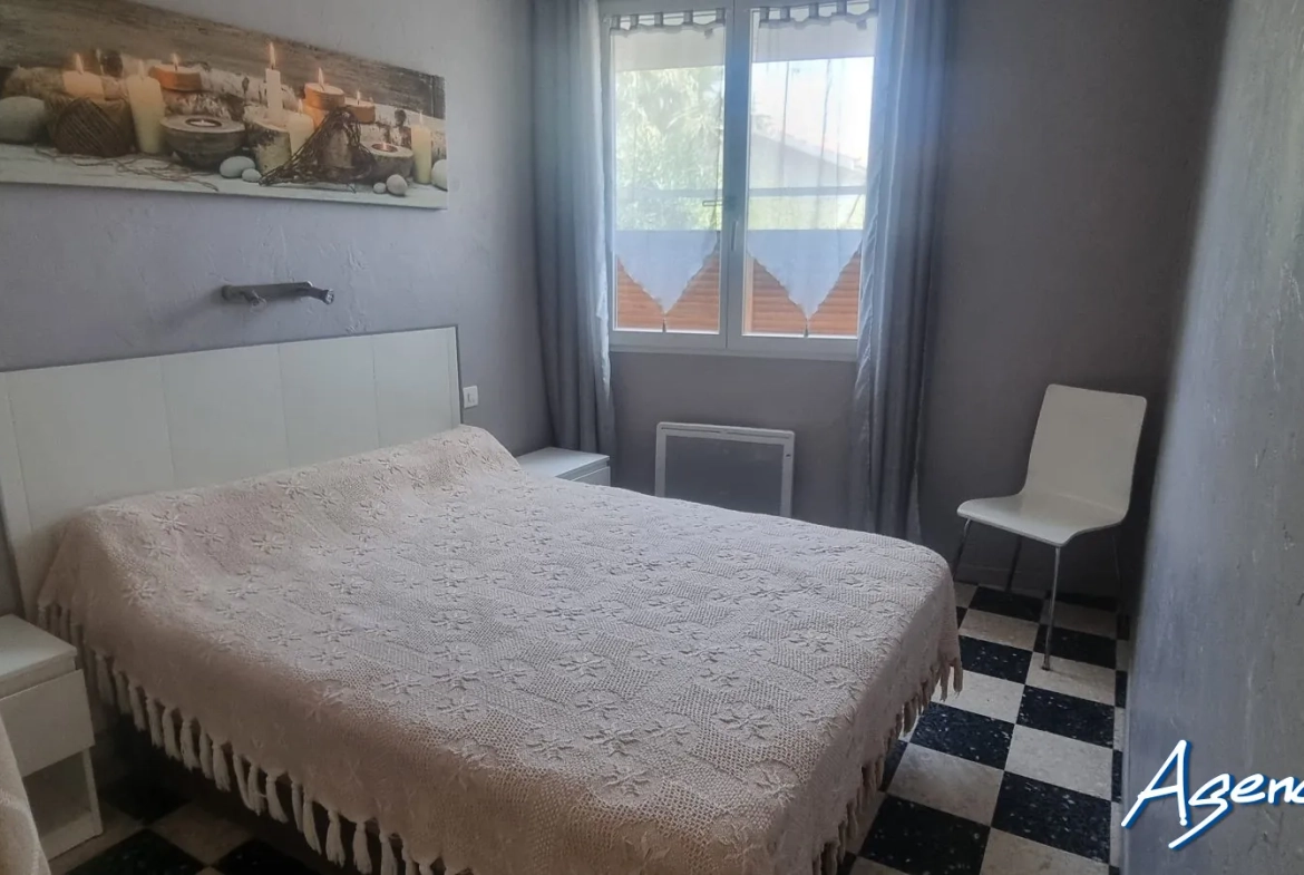 À vendre appartement T3 en rez-de-chaussée à Saint Pierre la Mer avec terrasse 