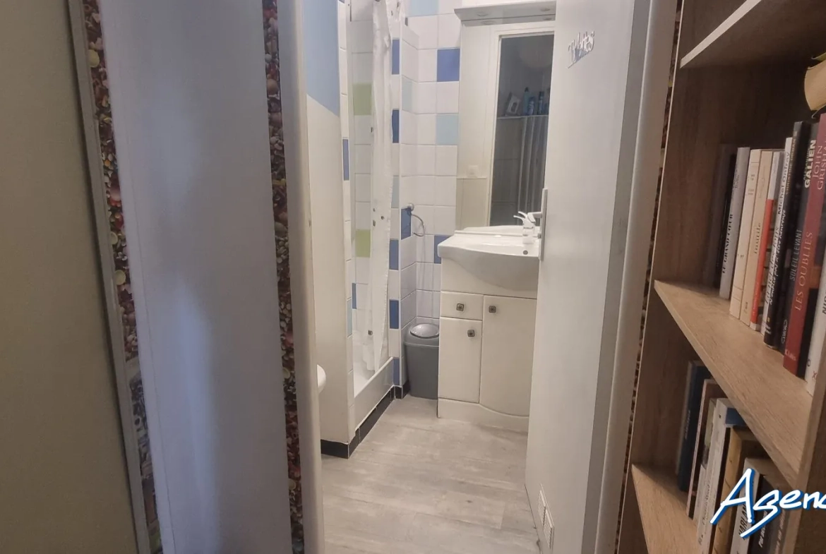À vendre appartement T3 en rez-de-chaussée à Saint Pierre la Mer avec terrasse 