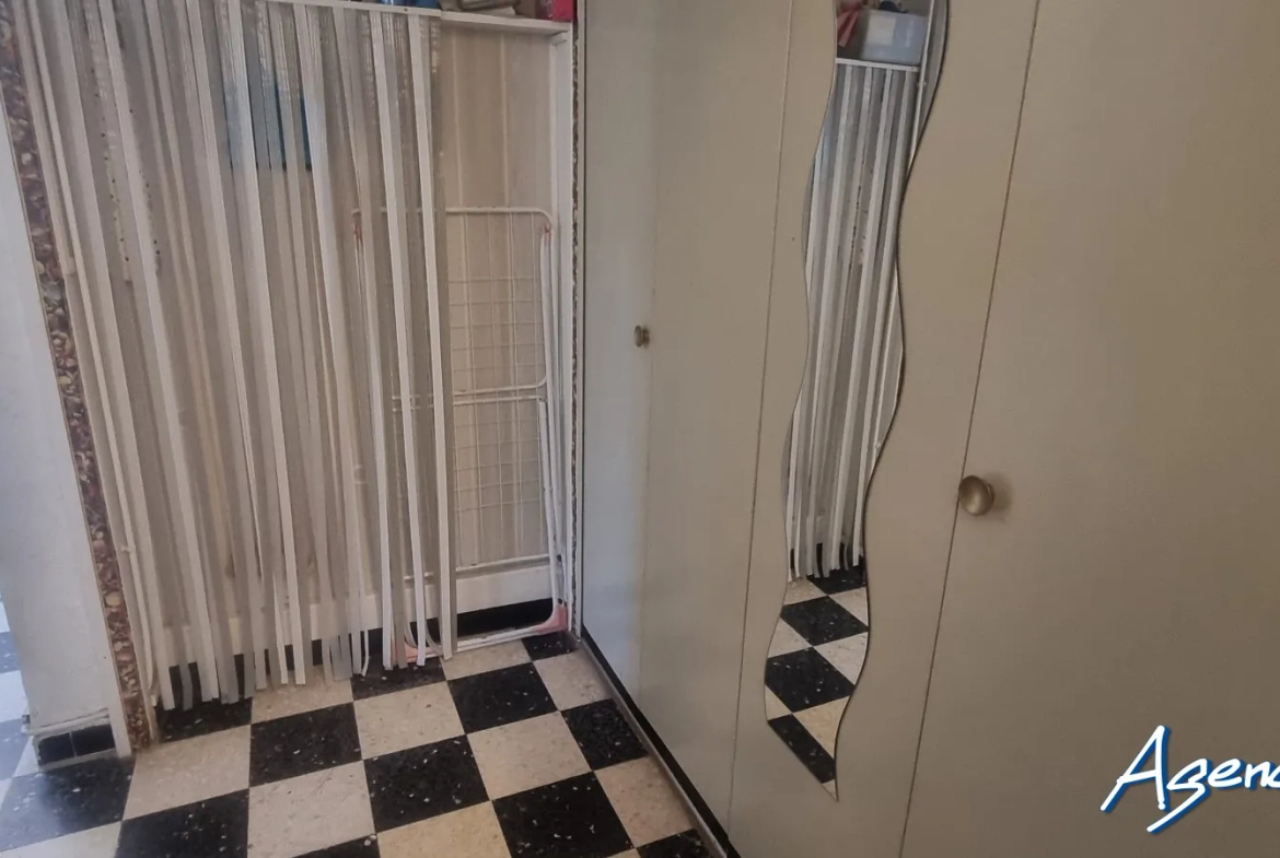 À vendre appartement T3 en rez-de-chaussée à Saint Pierre la Mer avec terrasse 