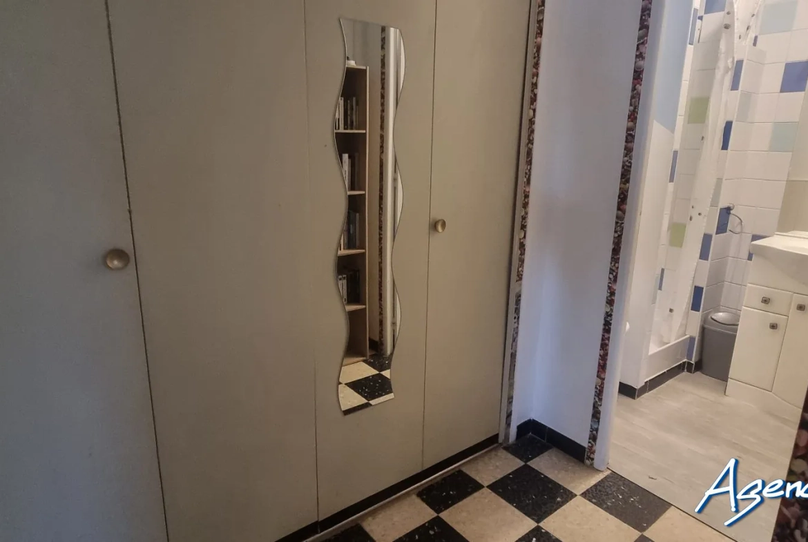 À vendre appartement T3 en rez-de-chaussée à Saint Pierre la Mer avec terrasse 