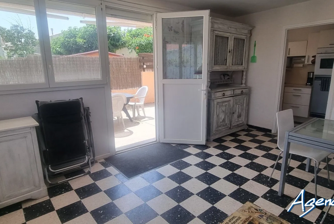 À vendre appartement T3 en rez-de-chaussée à Saint Pierre la Mer avec terrasse 