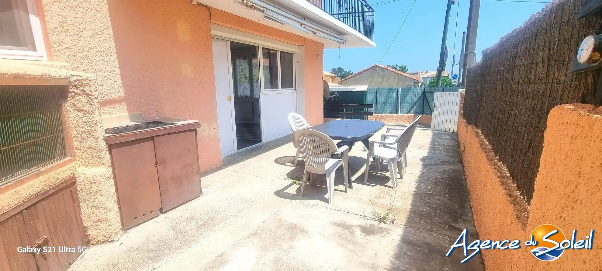 À vendre appartement T3 en rez-de-chaussée à Saint Pierre la Mer avec terrasse 
