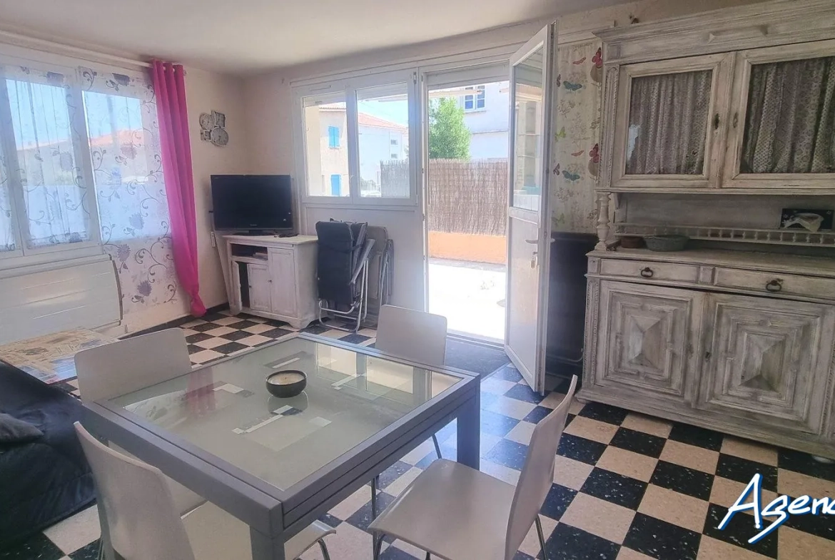 À vendre appartement T3 en rez-de-chaussée à Saint Pierre la Mer avec terrasse 
