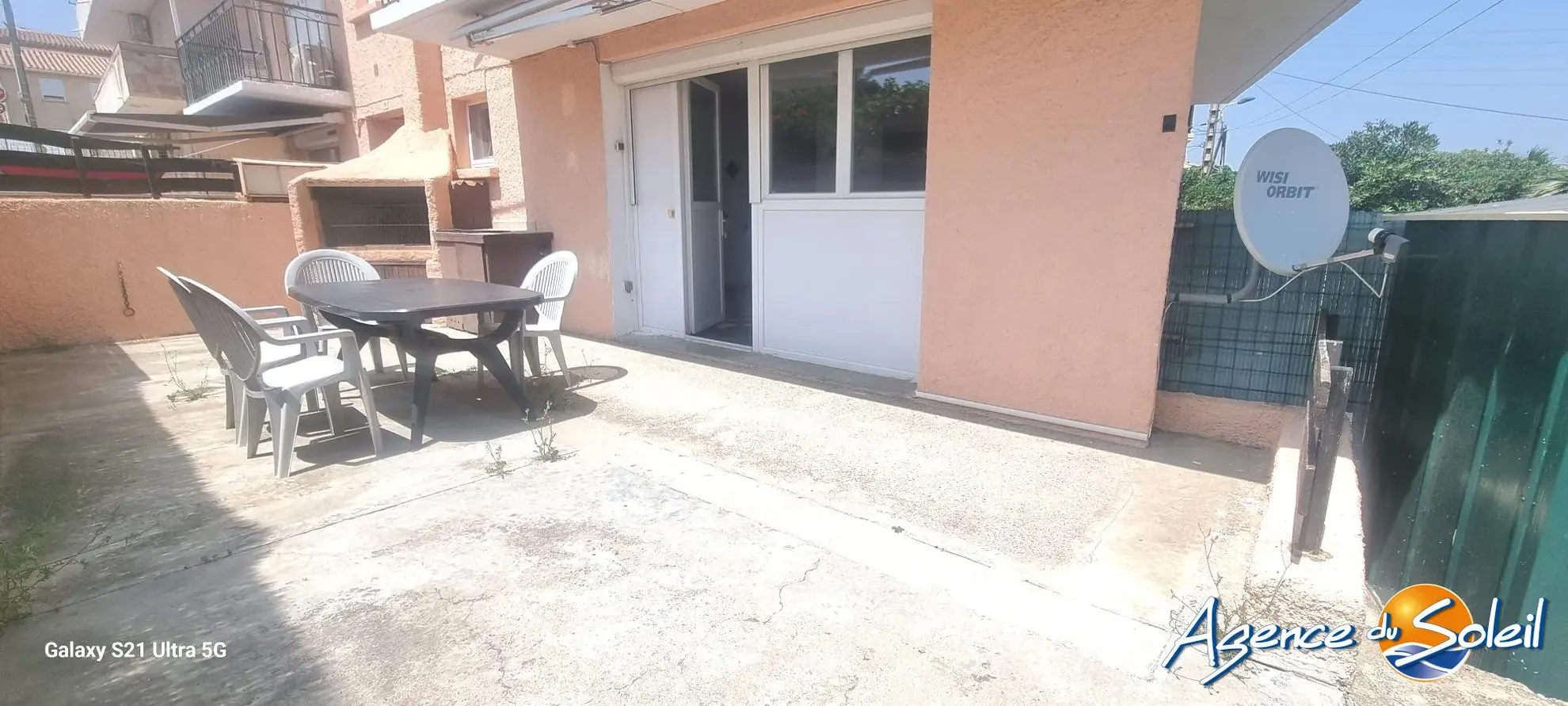 À vendre appartement T3 en rez-de-chaussée à Saint Pierre la Mer avec terrasse 