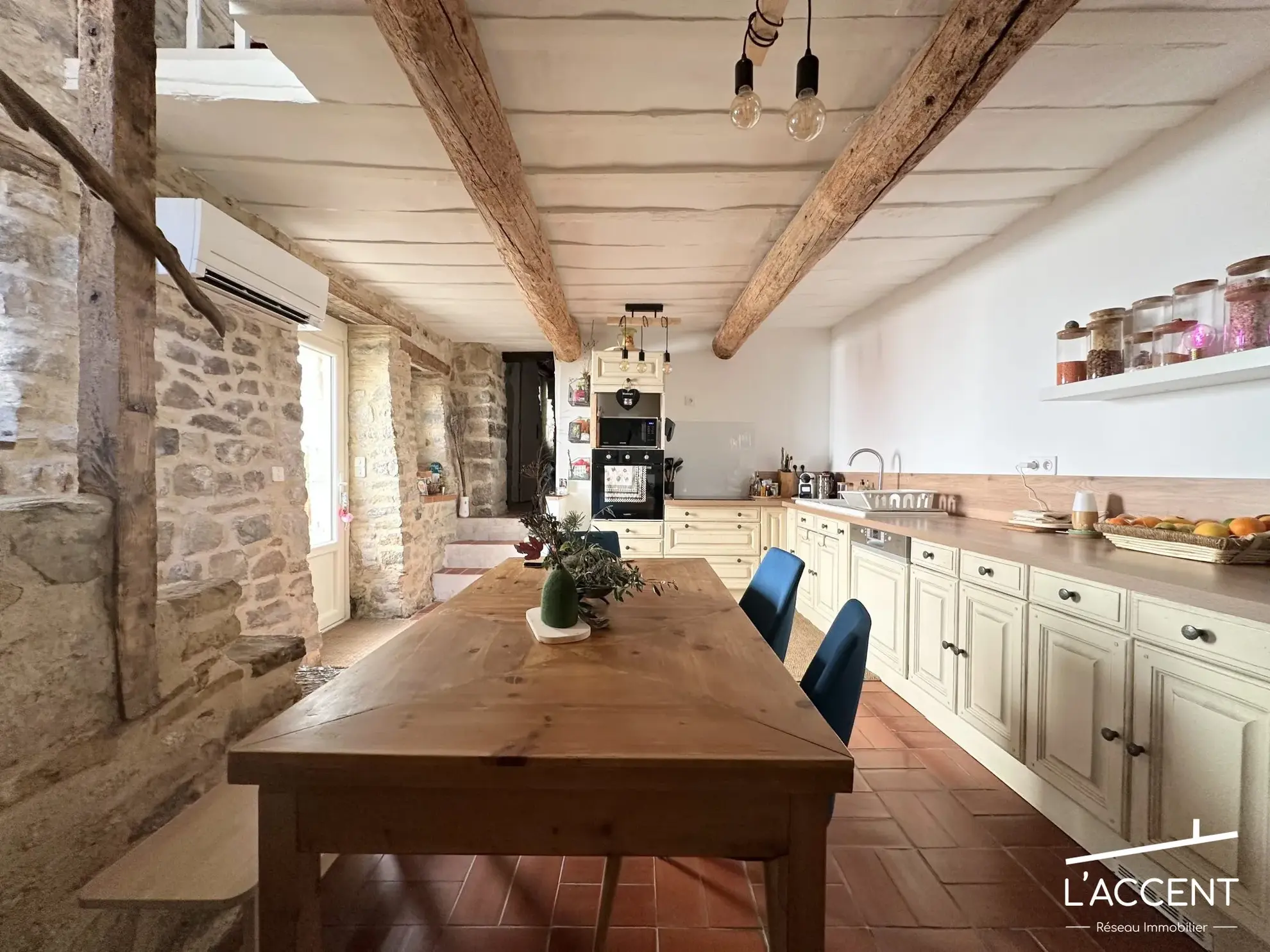 Maison de village en pierres avec terrasse à Aigremont - Charme et confort 
