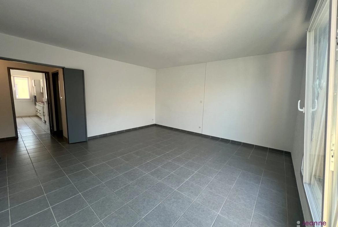 Appartement à vendre à Belfort - 3 chambres, balcon et parking au dernier étage 