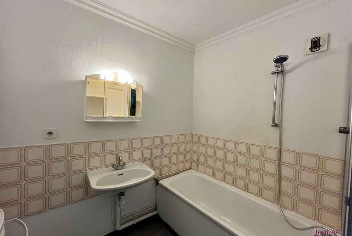 Appartement à vendre à Belfort - 3 chambres, balcon et parking au dernier étage 