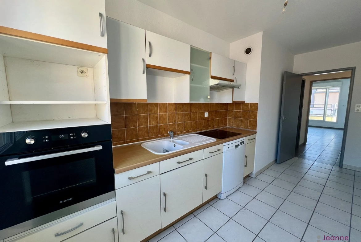Appartement à vendre à Belfort - 3 chambres, balcon et parking au dernier étage 