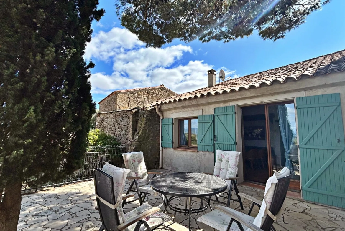 Belle maison en pierre avec vue exceptionnelle et jardin à Escales 
