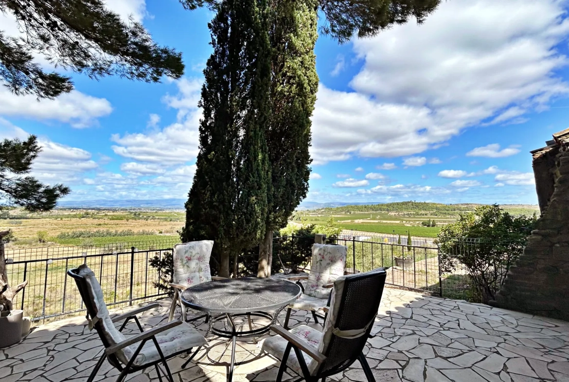 Belle maison en pierre avec vue exceptionnelle et jardin à Escales 