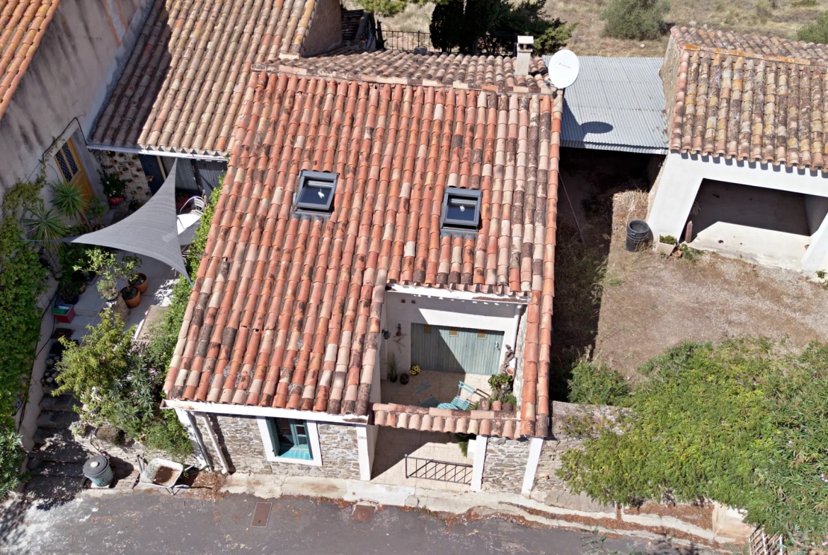 Belle maison en pierre avec vue exceptionnelle et jardin à Escales 