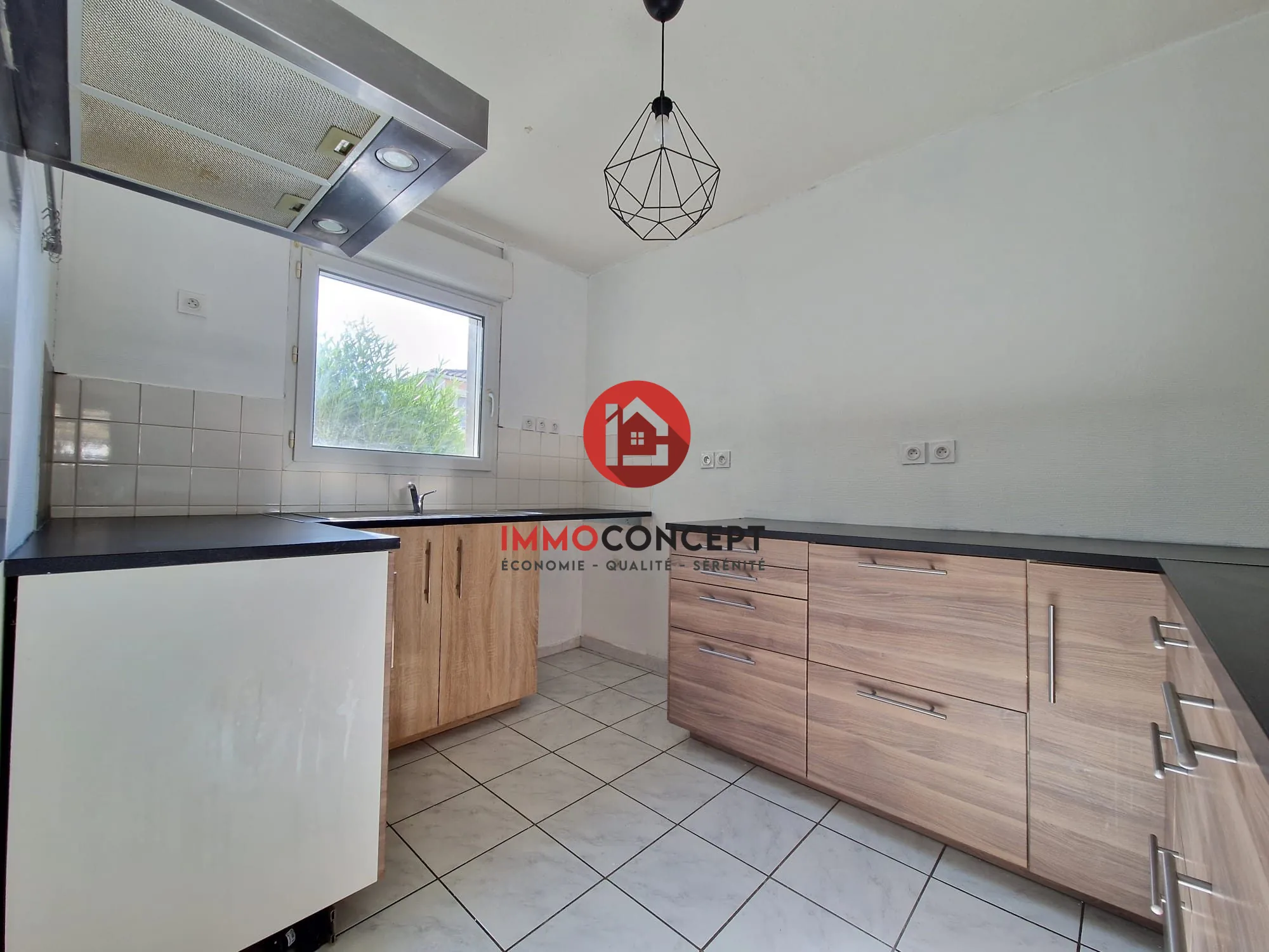 Maison T4 avec jardin et garage à Pont-Saint-Esprit, sécurité et calme assurés 