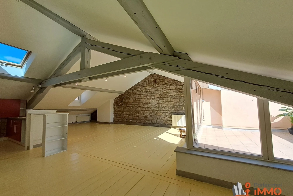 Magnifique appartement traversant de 69m² avec terrasse à Saint-Étienne 