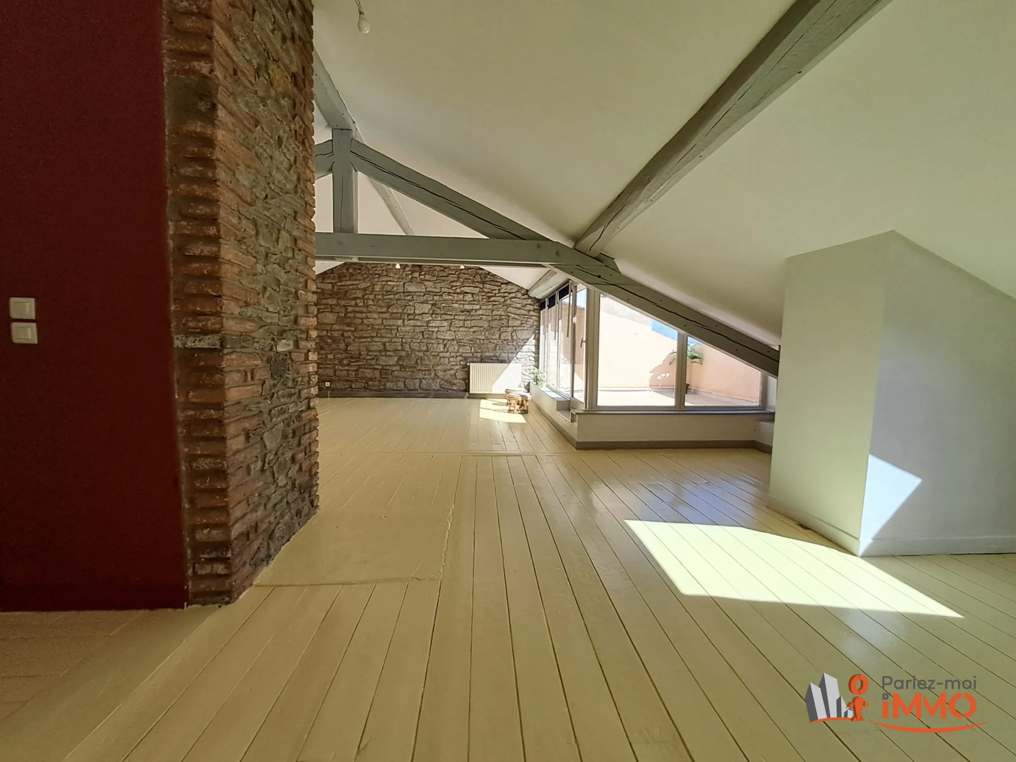 Magnifique appartement traversant de 69m² avec terrasse à Saint-Étienne 