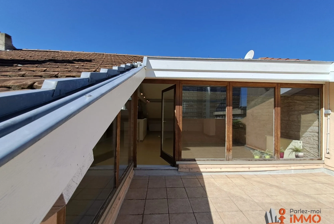 Magnifique appartement traversant de 69m² avec terrasse à Saint-Étienne 