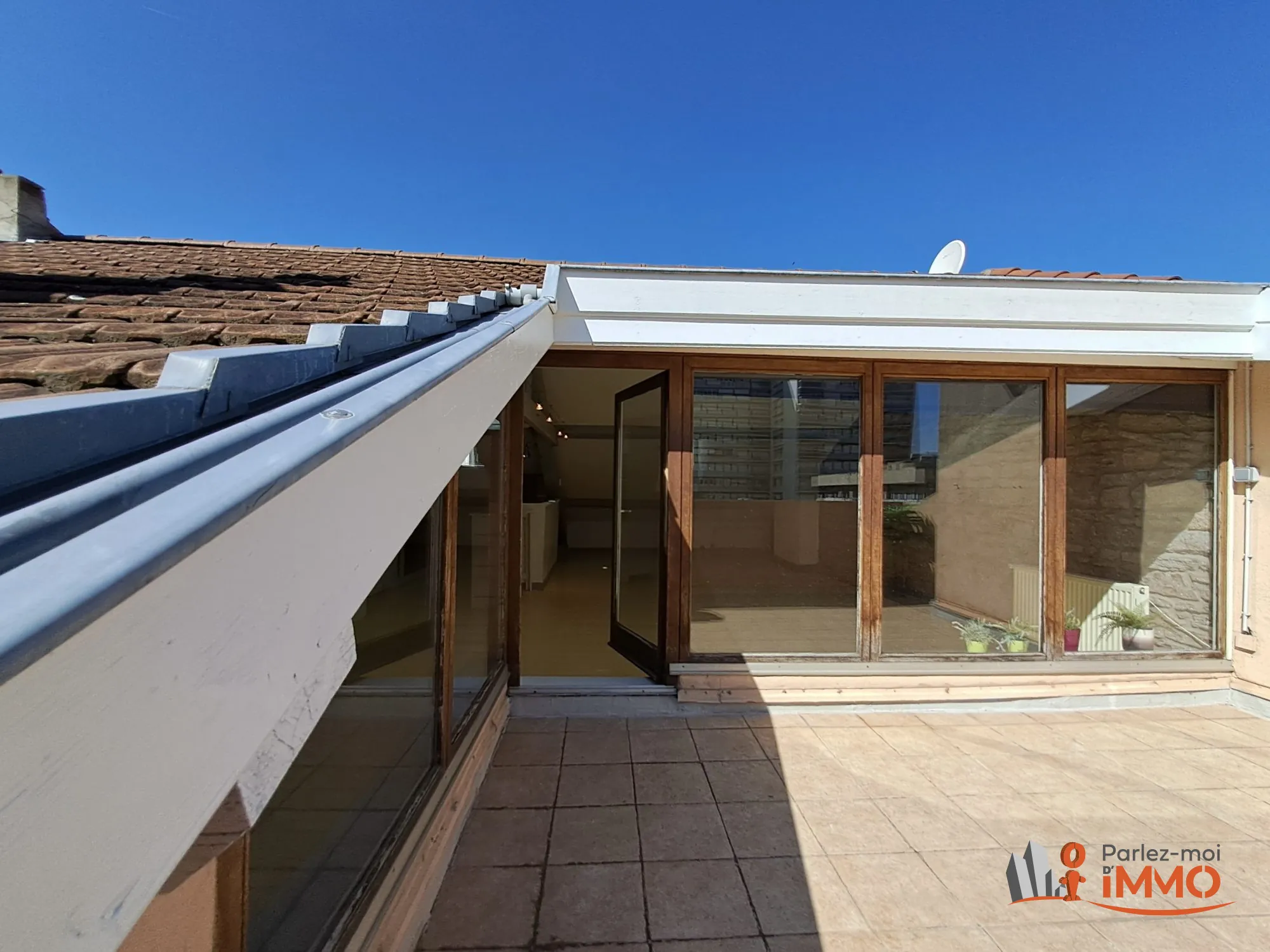 Magnifique appartement traversant de 69m² avec terrasse à Saint-Étienne 