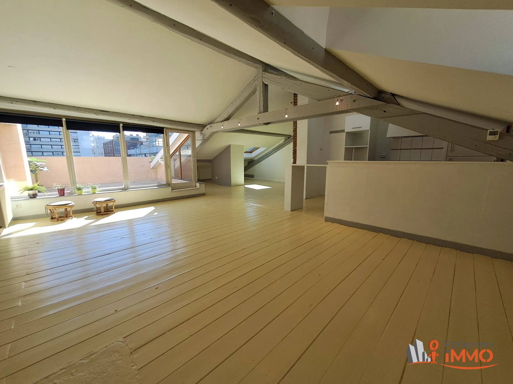Magnifique appartement traversant de 69m² avec terrasse à Saint-Étienne 