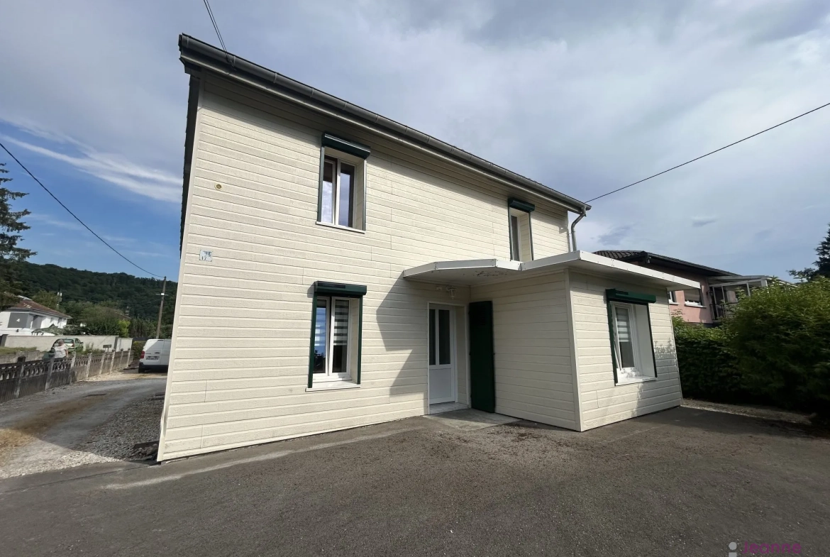 Maison à vendre à Valentigney – 3 chambres, terrasse, garage et panneaux solaires 