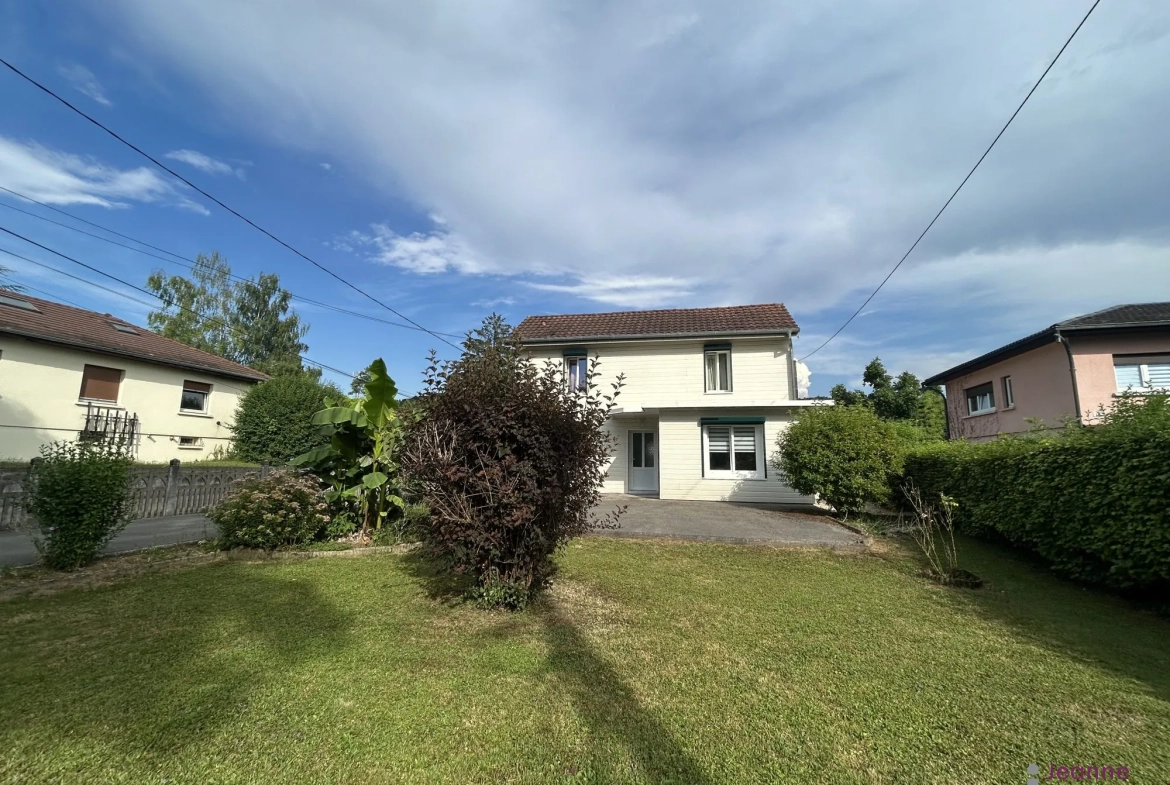 Maison à vendre à Valentigney – 3 chambres, terrasse, garage et panneaux solaires 